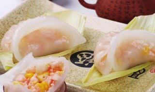 广东海滩现大量海虾